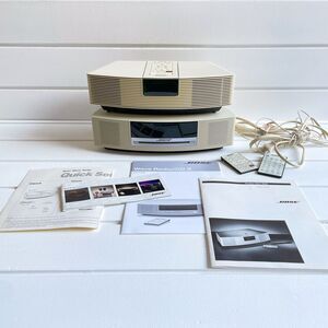 Bose Set in "white" Wave Radio & Wave Radio/CD II Combo Includes Manuals & Remot